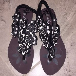 Cute Flowered Sandles with Thong toe